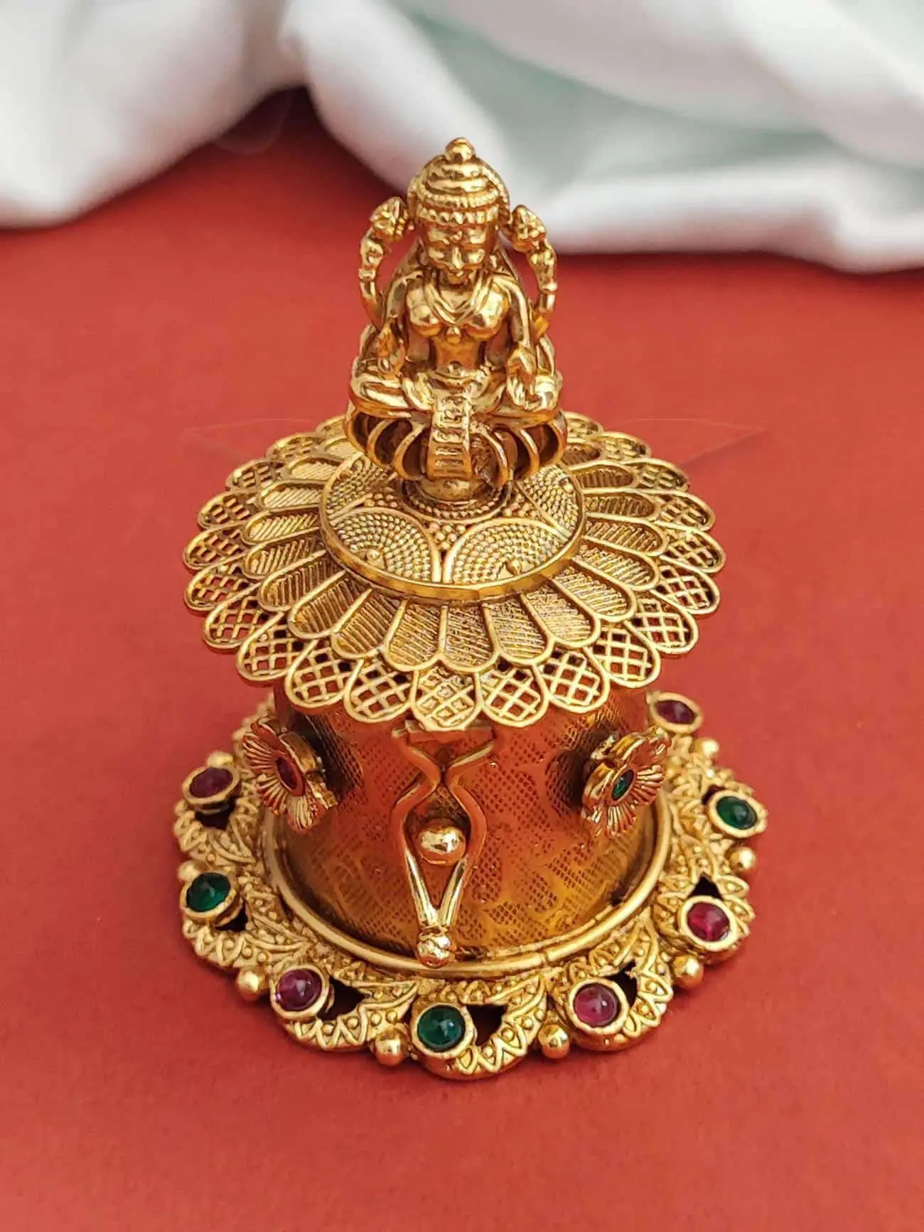 AntiqueSindurbox-Pumiroots-PRSB-25-110 daily pooja sindoor box, gold Laxmi idol