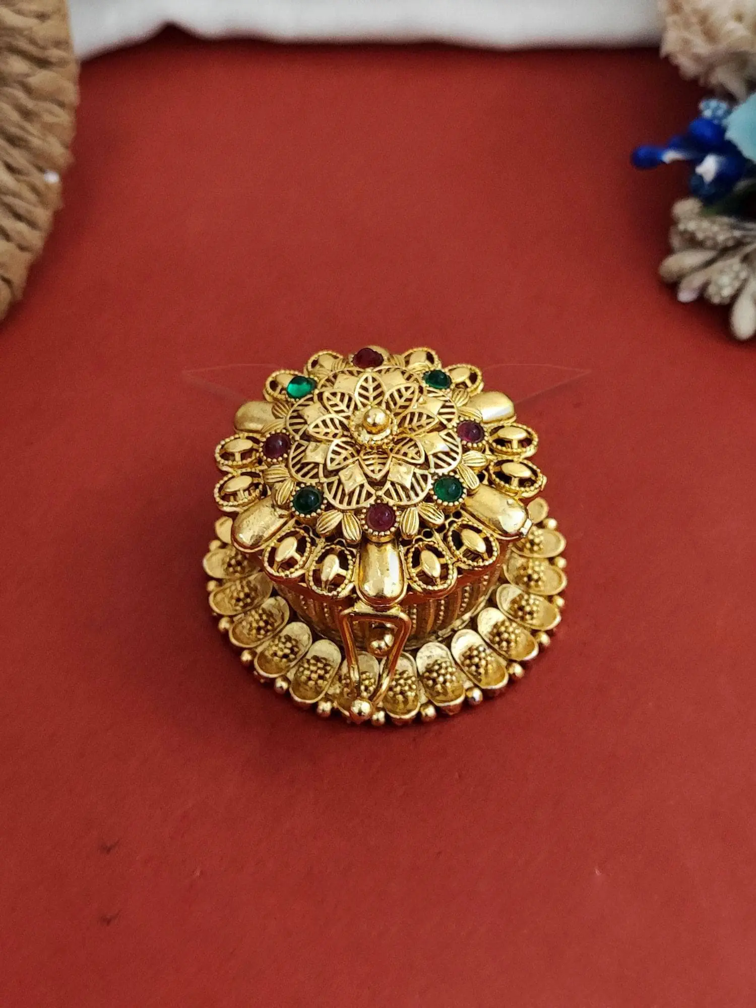 AntiqueSindurbox-Pumiroots-PRSB-25-120 antique round sindoor box, gold with stones.
