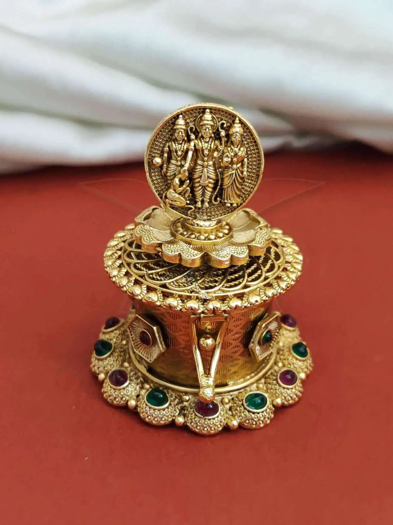 AntiqueSindurbox-Pumiroots-PRSB-25-129 divine Ram sindoor box, gold temple with Ram Darbar