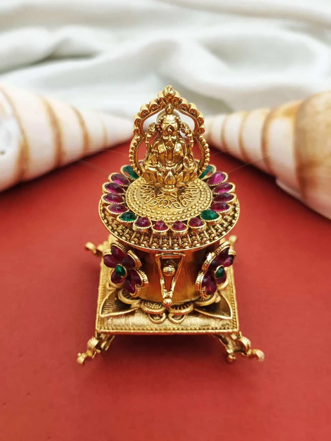 AntiqueSindurbox-Pumiroots-PRSB-25-142 antique temple sindoor box, gold Laxmi idol