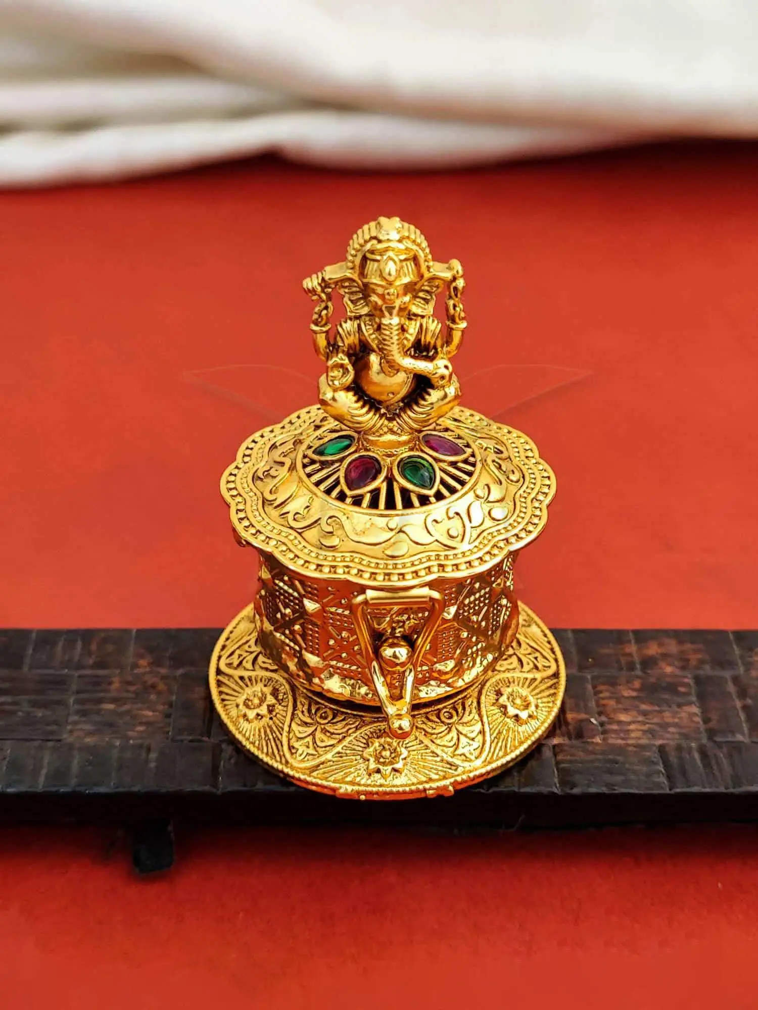AntiqueSindurbox-Pumiroots-PRSB-25-162 Ganesha Rajwadi sindoor box, antique gold with idol